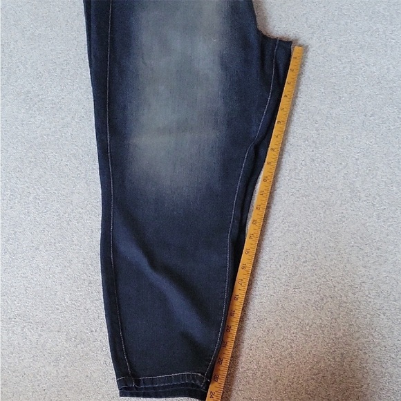 Torrid Women’s Dark Lean Jeans Crop Size 3 Plus - Picture 5 of 7